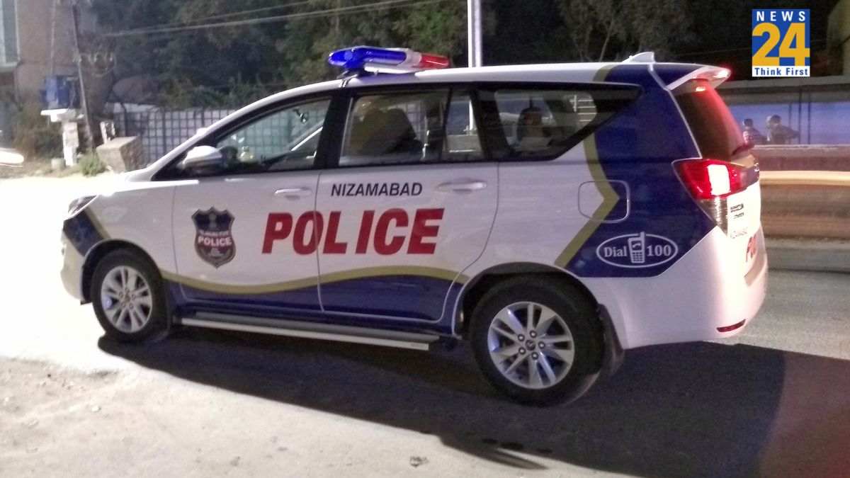 Hyderabad Hyderabad SHOCKER: Man burns wife to death, pushes daughter in fire - Here’s what happened